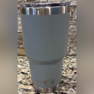 Yeti Rambler 30 Oz. Granite Gray BPA Vacuum Insulated Tumbler -pack of 1